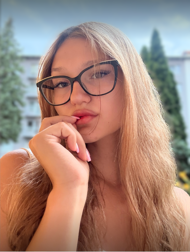 Tessa Luna 🧸